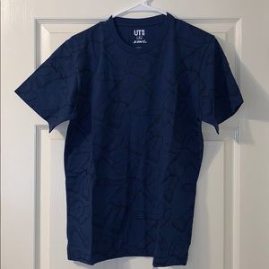 Uniqlo x KAWS shirt in sz medium